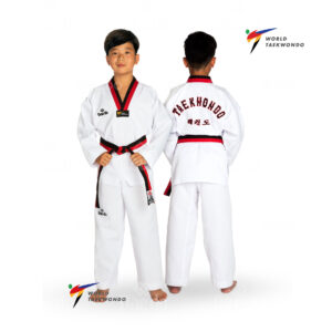 TA 1051 DOBOK WT | Σακάκι με κόκκινο και μαύρο V. Κέντημα "TAEKWONDO" στην πλάτη. Παντελόνι με λάστιχο στη μέση. Σύνθεση: 65% πολυεστέρας, 35% βαμβάκι.